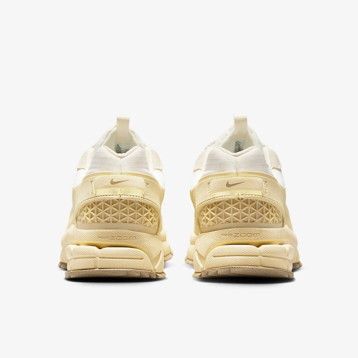 NIKE VOMERO ROAM BEIGE