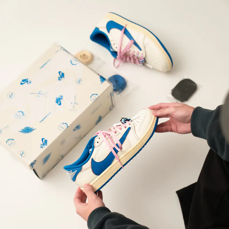Air Jordan 1 Low Fragment x Travis Scott