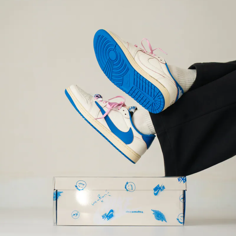 Air Jordan 1 Low Fragment x Travis Scott